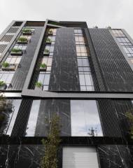 This building has a movie theater, meeting room, gym, swimming pool, squash court and children’s play roo