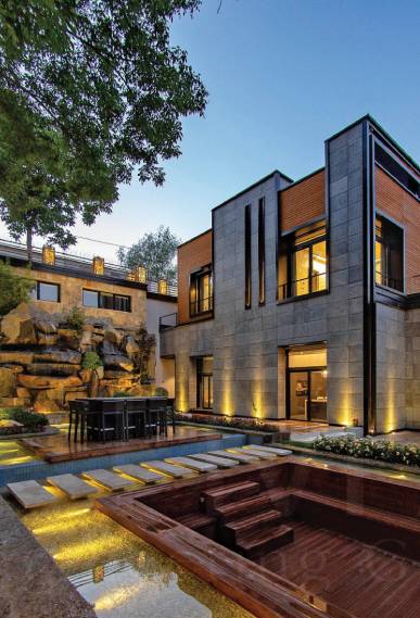 Using local materials and tall windows facing the south which allows to get sunlight and view the beautiful garden with special architecture in the yard are the notable features of this villa.